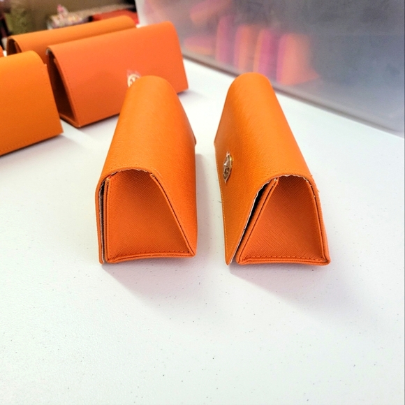 Brand New Tory Burch Medium Sized Sunglass/Eyeglass Case - Picture 2 of 3